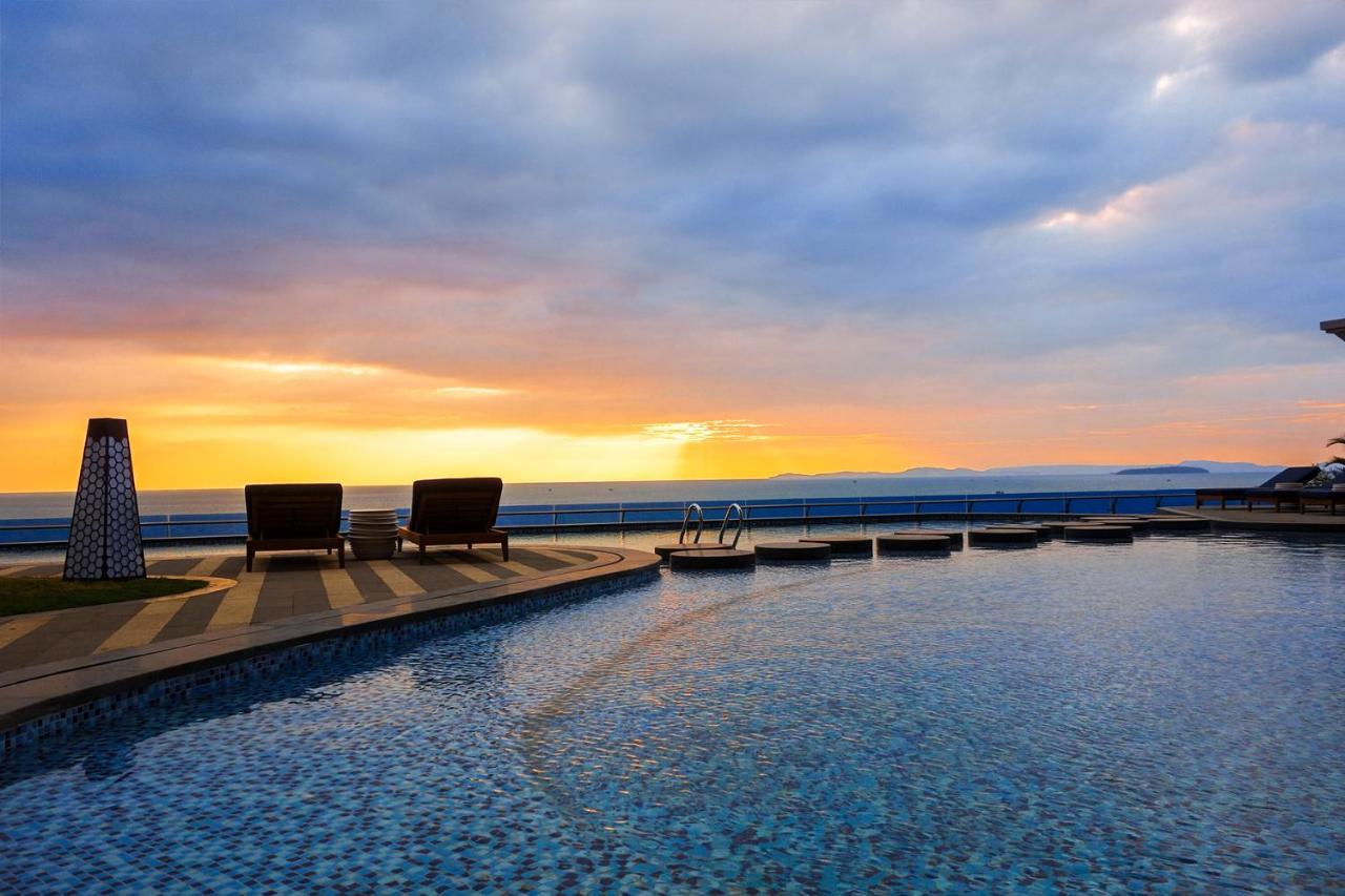 Howard Johnson Plaza By Wyndham Blue Bay Preăh Sihanŭk Zewnętrze zdjęcie