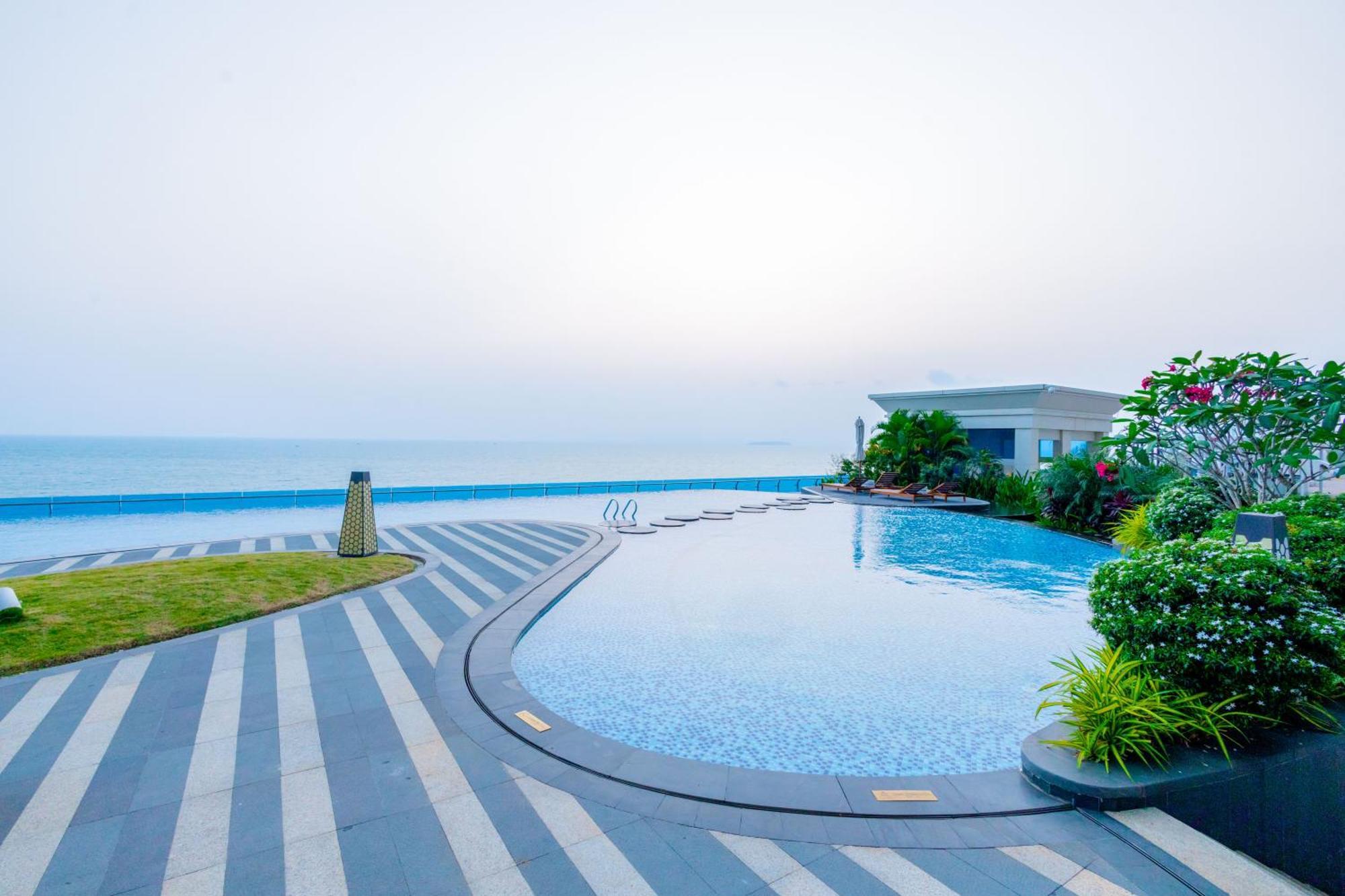 Howard Johnson Plaza By Wyndham Blue Bay Preăh Sihanŭk Zewnętrze zdjęcie