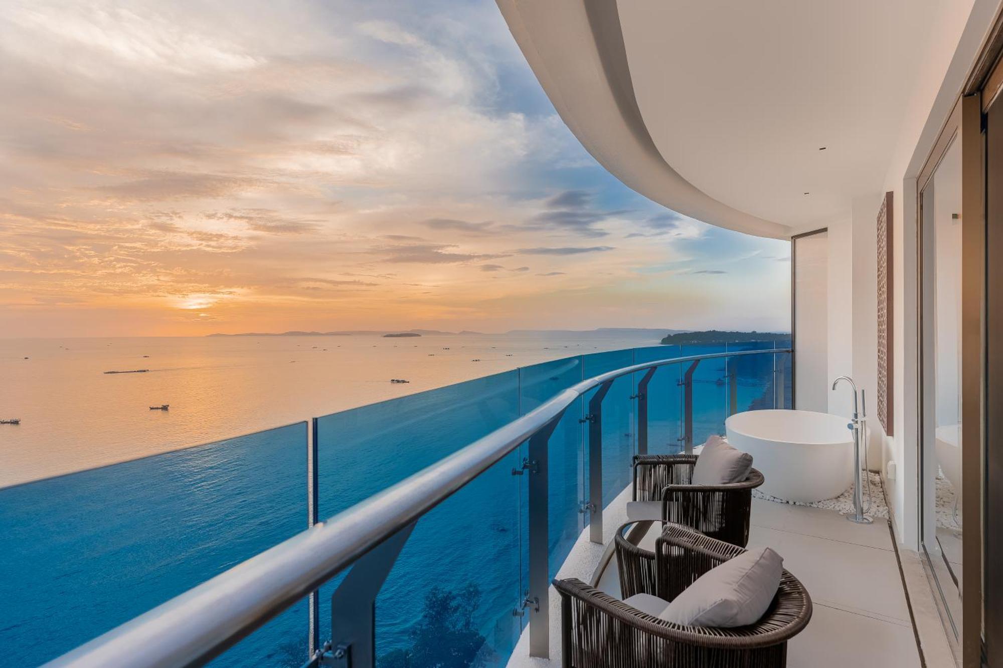 Howard Johnson Plaza By Wyndham Blue Bay Preăh Sihanŭk Zewnętrze zdjęcie